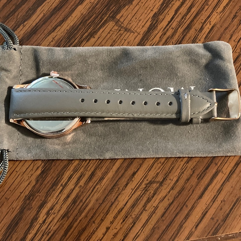 Maéstro Monroé NEW Rose Gold 33mm  Women’s Watch with Gray Strap. W/dust bag - Picture 4 of 7